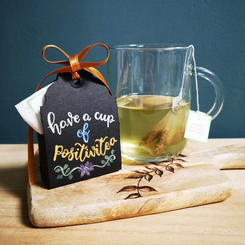 Vaessen Creative 3-in-1 Tag Punch Scallop