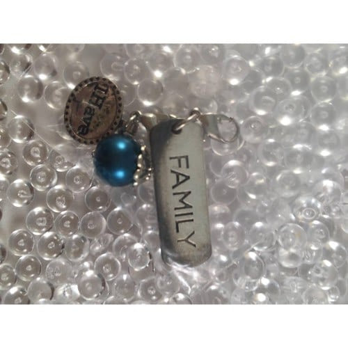 Auzz Trinklets Pearl Charms Dark Blue with words Family / I have