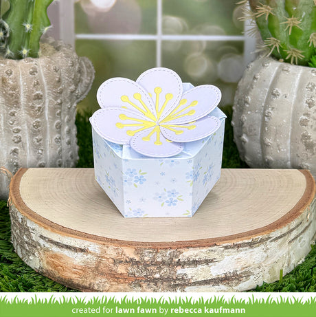 Lawn Fawn LF4044 - Lawn Cuts - Flower Treat Box Dies