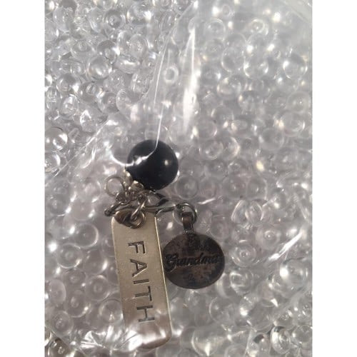 Auzz Trinklets Pearl Charms Black with words Faith / Grandma