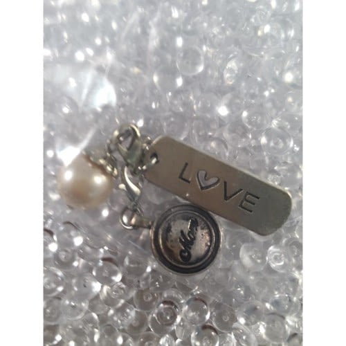 Auzz Trinklets Pearl Charms Ivory with words Love / Mom