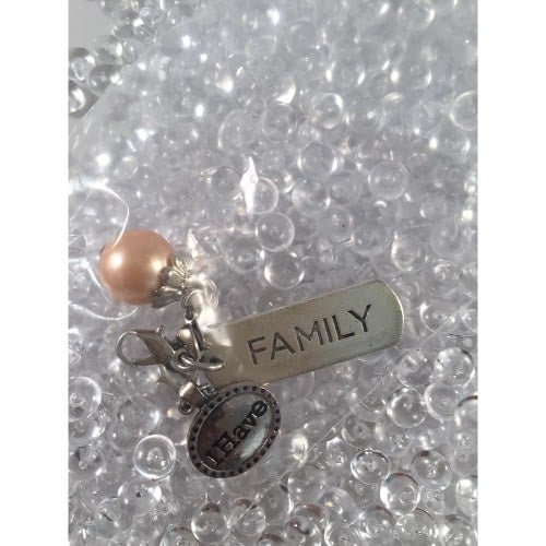 Auzz Trinklets Pearl Charms Peach with words Family / I have