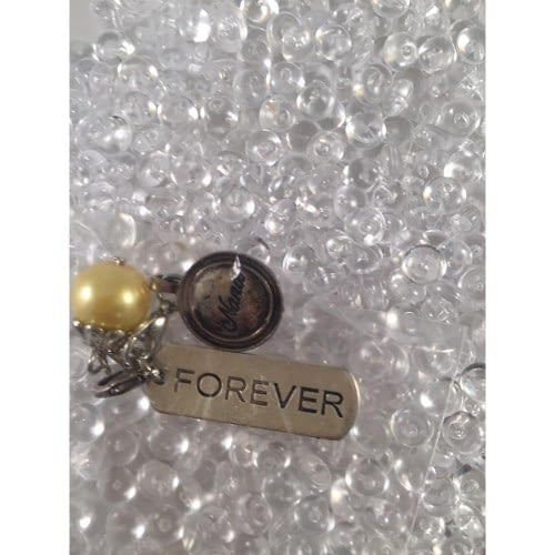 Auzz Trinklets Pearl Charms Light Yellow with words Forever / Nana