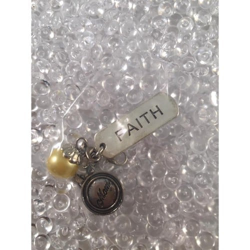 Auzz Trinklets Pearl Charms Light Yellow with words Faith / Mom